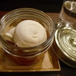 a table - イチゴのヴァシュラン