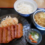 江戸家 - 厚切りハムカツ定食（みそ汁を小そばに変更）900円