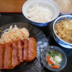 江戸家 - 厚切りハムカツ定食（みそ汁を小そばに変更）900円