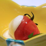 三翠園 - 煮物：フルーツトマト白煮　豆腐ソース