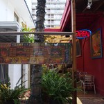 Sam's Kitchen - 外観、入口、イートイン席