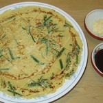 居酒屋秀満 - ﾁｼﾞﾐでもなくお好み焼きでもなく昔からの沖縄料理のヒラヤチーです。ビールのつまみに最高でした！
