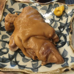 ずみっ！！酒場 やまといも - 豚足の煮込み！ 食べなきゃ損ですよ！
