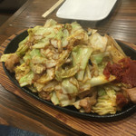 ずみっ！！酒場 やまといも - びっくりホルモン(中鉄板) ※牛のぷりぷりホルモンです。