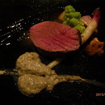 オステリア T - エゾシカと白トリュフソースに紫大根・トピナンブール等の付け合わせ