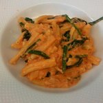 ヴィア トスカネッラ - カサレッチェ ツナとホウレン草 トマトクリーム（2015.12）