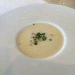 オーベルジュ・ラ・カンパーニュ - ジャガイモの白美人ネギのスープ