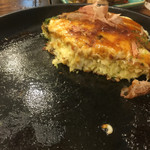 ずみっ！！酒場 やまといも - お好み焼き モチーズ玉 断面