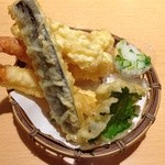 すし丸 - 天ぷら盛り合わせ400円