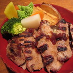 ステーキ 虎杖 - サーロインステーキ丼＋産直サラダ（温野菜）