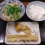 Marugame Seimen - ぶっかけ並（290円）、天丼用白ごはん（130円）、ちくわ天（110円）、かしわ天（130円）