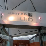 United Club Lounge - 入口。61番ゲートからエレベーターで上がります。