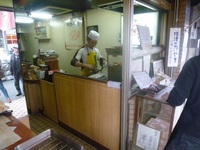 Đang nướng bánh tại quán