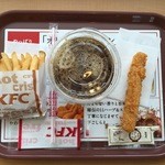 Kentakki Furaido Chikin - アイスコーヒー230円、Lフライドポテト300円、海老プリ230円です。