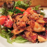 bistro D - タコのガルシア
      ガルシアっていう名前を初めて聞いたけど、スペインのお料理なんだって。
      タコにピリ辛ソースを絡めて頂くんだけど、あっさりしてて
      日本人の口にもよく合います。