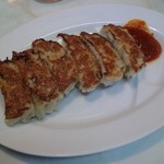 ラーメン渓流 - 餃子は辛味噌がついてきます。ご飯に合いそう。