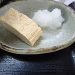 Nankoku Sa-Bisu Eria Kudari Sen Sunakku Ko-Na Fu Doko To - 「土佐和牛焼肉丼」（820円）の卵焼き