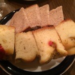 トラットリア コルディアーレ - 自家製パン