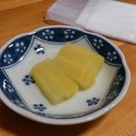 鍋焼きラーメン千秋 - たくあん