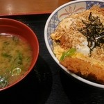 街かど屋 - カツ丼　味噌汁付き