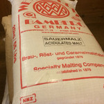 高円寺麦酒工房 - 【2016年1月1日】店内、ドイツのモルトが置いてありました。