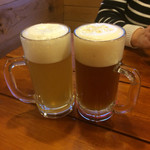 高円寺麦酒工房 - 【2016年1月1日】第一陣、左はクリーム、右はレッドエールで乾杯❗️