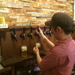 高円寺麦酒工房 - 【2016年1月1日】現在、注ぎ中。旨そうです、たのしみです、タマランのです♪