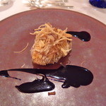 フランス料理 オークヴィル - 甘鯛のうろこ焼き　ソースヴァンルージュ。甘鯛のうろこ焼き、ずっと食べたかったんです！！サックサクで美味しい！！