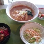 ポリテクセンター北海道 レストラン - ピリ辛四川風もやしラーメン＆ミニザンマヨ丼です。