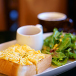 カヤバ珈琲 - サラダとスープもセット。