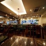 珈琲貴族エジンバラ - ゴージャスな雰囲気の店内。