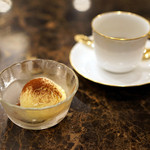 珈琲貴族エジンバラ - 食後にはアイスクリーム。