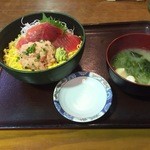 浜っこ食堂 - マグロ二色丼