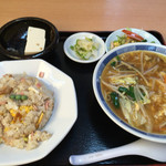 友楽 - チャーハンと玉子スープ