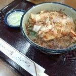 なごみの米屋 総本店 - 天ぷらそば900円
                                美味しい鰹節がたんまりのってます