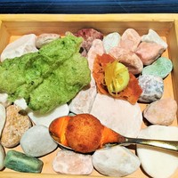 IL TEATRINO DA SALONE - カンノーロ、海藻チップス、プロヴォローネとグラナパダーノ
