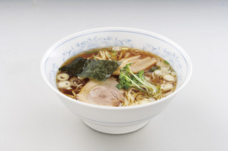 Fukushin - 毎日でも食べも飽きない、さっぱり鶏ガラ醤油味。 福しんの定番麺・手もみラーメン380円