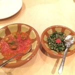 ミシュミシュ - パセリサラダとトマトとオクラのソース