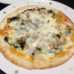 味工房すず - おみ漬け納豆ピザ　¥850