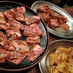 一升びん - 松坂牛上ハラミ３人前　上ミノ２人前　上ハラミ２人前で少し３切れ網の上