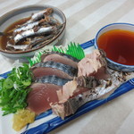 Morita Shokudou - かつおのたたき 500円、小鰯煮 300円