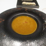 アビス - スープ・ド・ポアゾン　　アイオリソースとパルメザンチーズのトーストを添えて