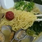 瀬戸内ラーメン 大島 - 中太縮れ麺