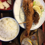 ダイニングステージ 佐海屋 - エビフライと鯖の塩焼き