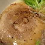 暁 製麺 - バラ肉の巻チャーシューアップ