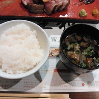 神戸牛 八坐和 阪急三宮店 - 神戸牛の堆肥で育てたご飯＆だしの旨味赤出汁