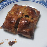 オ・タン・ペルデュ - これだけはあたためました、岩手産ホロホロ鳥と黒豆のパイ包み焼き