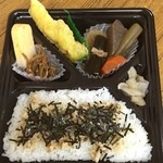 本家かまどや - 料理写真:休日出勤のお昼は上司がお弁当をご馳走してくれました。
和風鯖ほぐし弁当、とってもおいしい