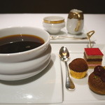 メゾン ポール・ボキューズ - 珈琲、菓子