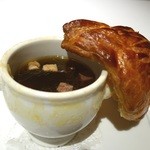 メゾン ポール・ボキューズ - 1975年にエリゼ宮でV.G.E.に捧げたトリュフのスープ